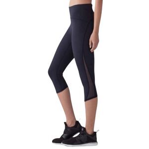 LULULEMON ATHLETICA Train Times Crop 17' In Midnight Navy Size 4